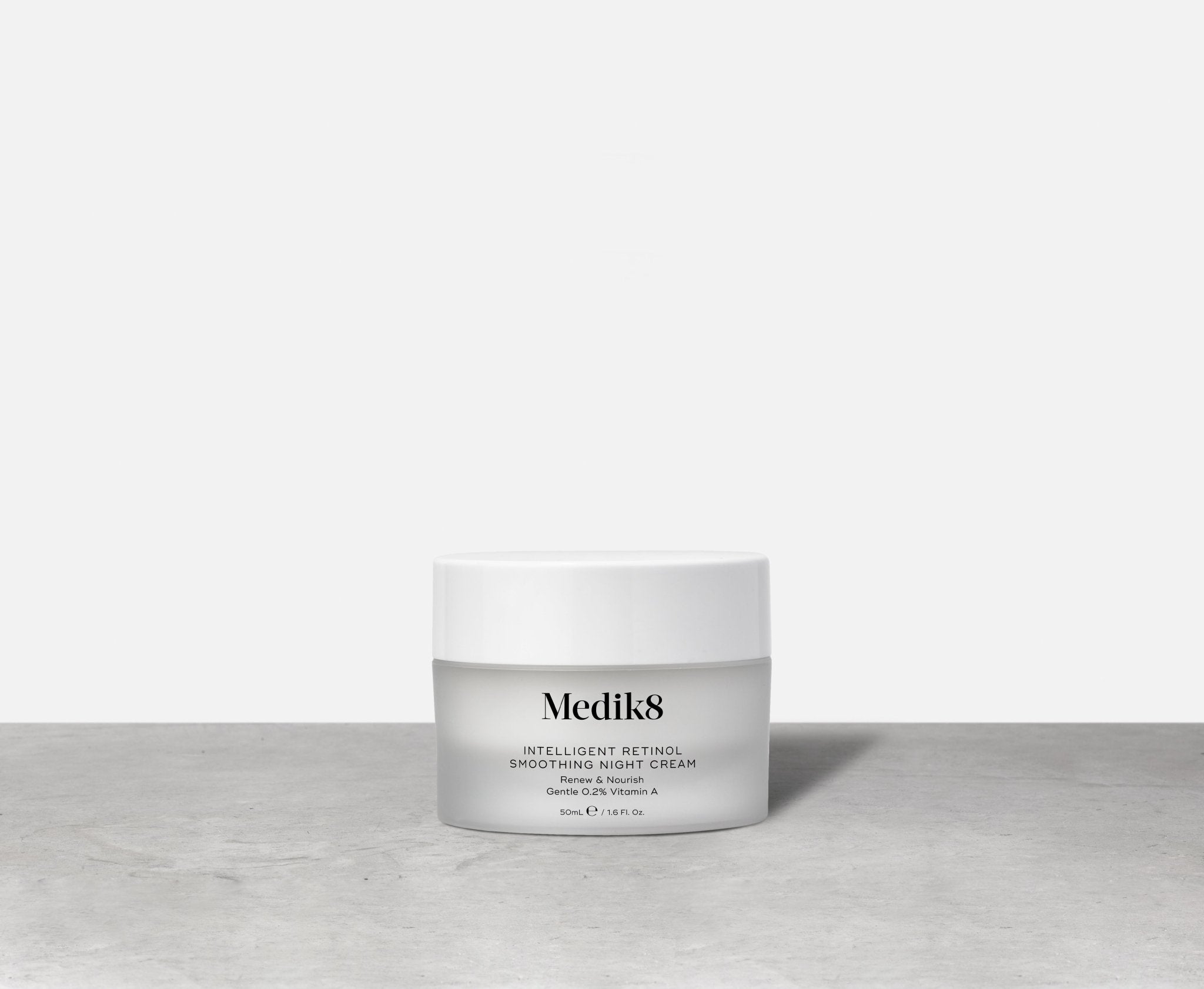 Intelligent Retinol Smoothing Night Cream™ - Medik8.fi